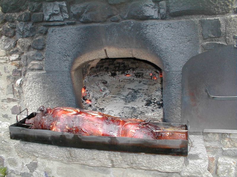 Andr vous prpare un dlicieux cochon grill...